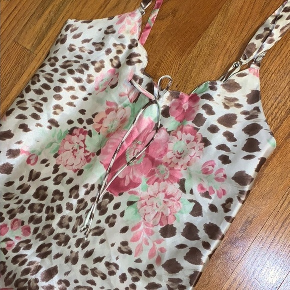 Robe and Nightie set - Picture 5 of 8